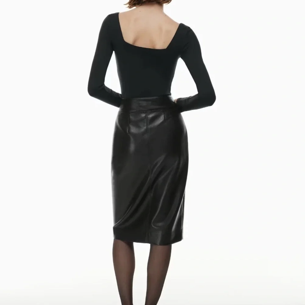 Aritzia Babaton Contour Black Square Neck Long Sleeve Bodysuit Sz M - Picture 7 of 13